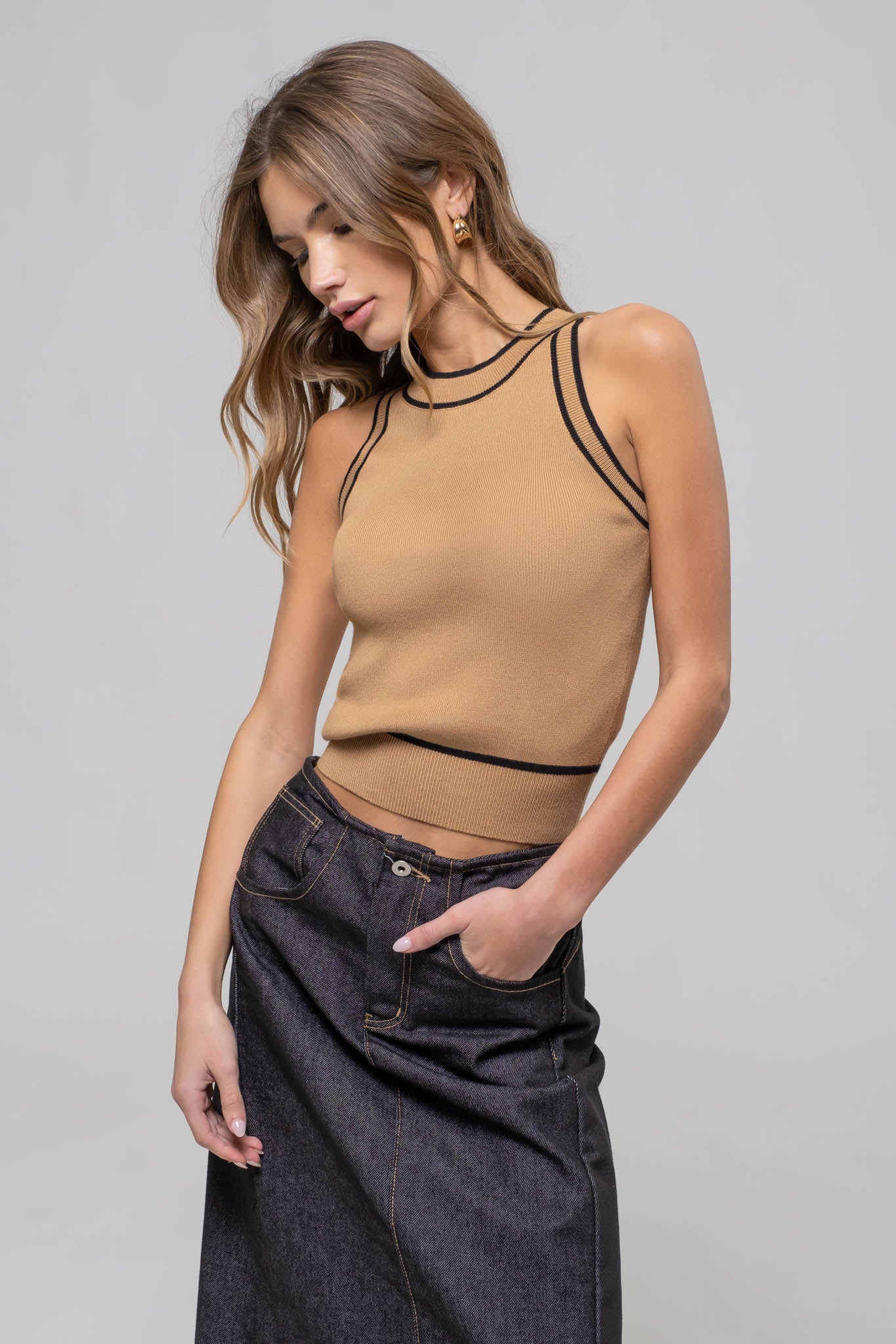 Top halter tejido